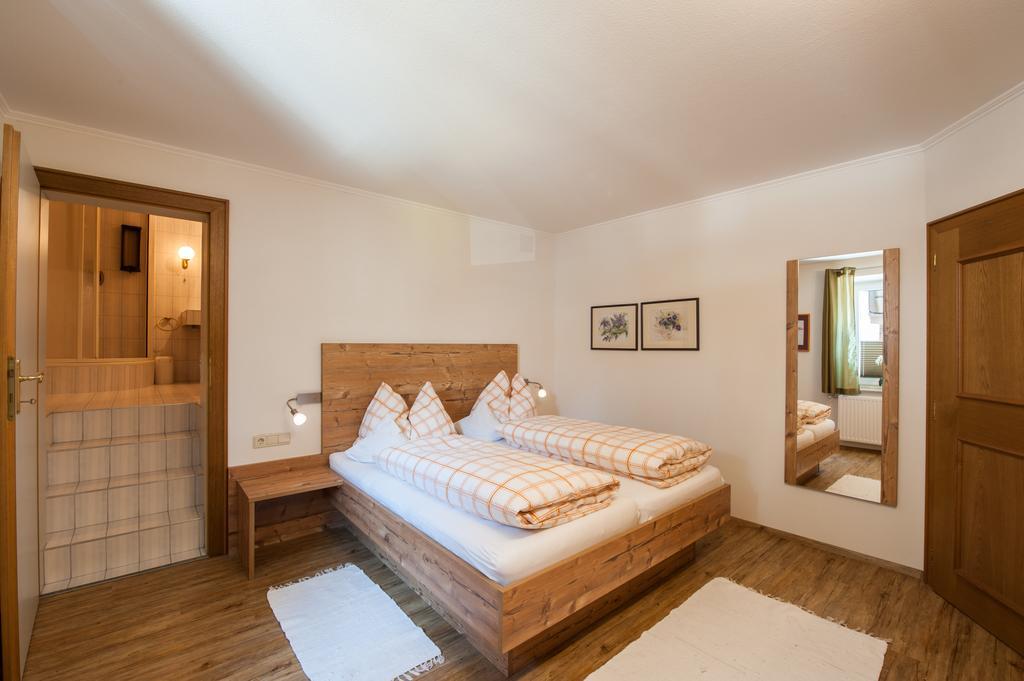 Appartements Al Castagno Ehrwald Exteriör bild