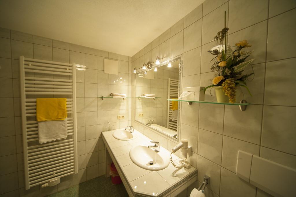 Appartements Al Castagno Ehrwald Exteriör bild