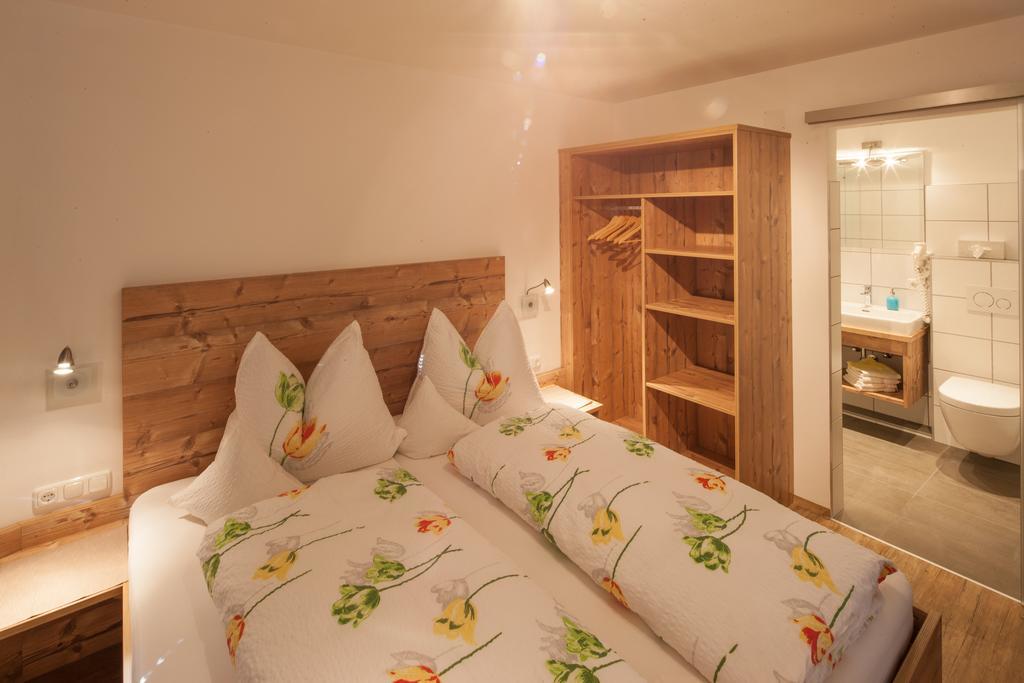 Appartements Al Castagno Ehrwald Exteriör bild