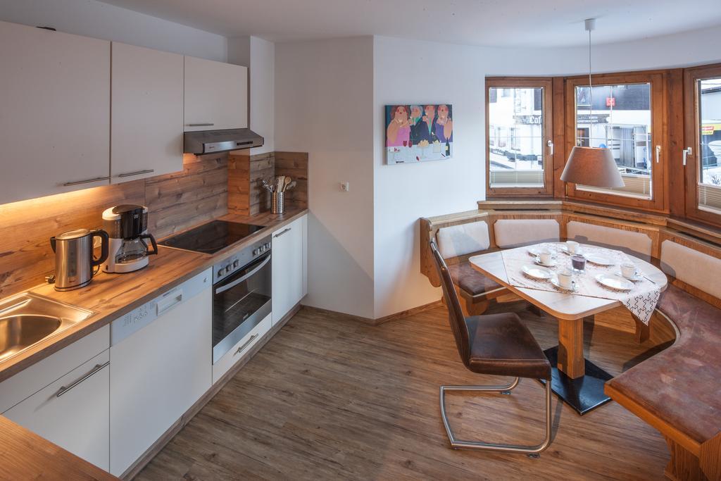 Appartements Al Castagno Ehrwald Exteriör bild